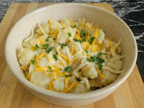 cheesy garlic mashed potatoes creamy with melted cheese