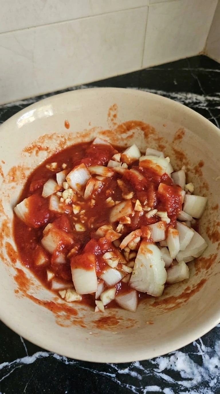 tomato sauce with onion and garlic