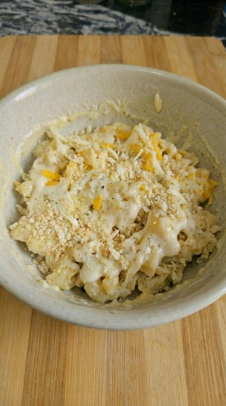 Mac and cheese with topping added